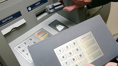 کپی کارت عابر بانک با استفاده از دستگاه اسکیمر - اخبار حوادث - سایت حوادث - خبرگزاری
